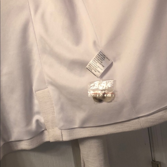 White blazer - Picture 5 of 8